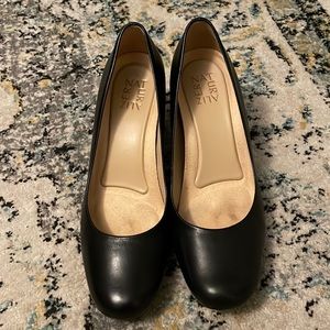 Black Naturalizer Heels